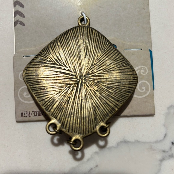 INDIBLUE Crochet Metal Pendant with Red and Yellow Design Festival Vibes NEW - Picture 7 of 8